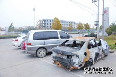 车主不仅将姥姥丢到4S店，也将自燃报废的车扔到4S店。