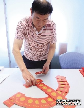 男子无偿献血17年近10万毫升全身“换”20多遍血