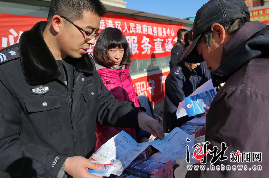 海港区将“政务服务直通车”开进村