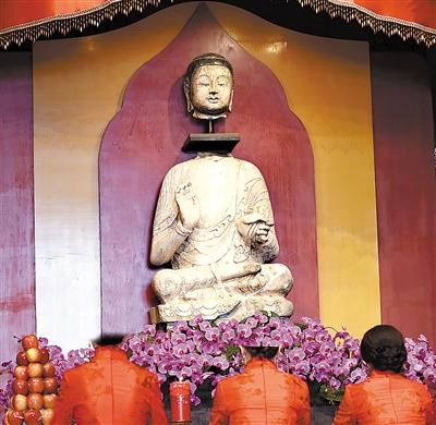 图为北齐时期释迦牟尼像
