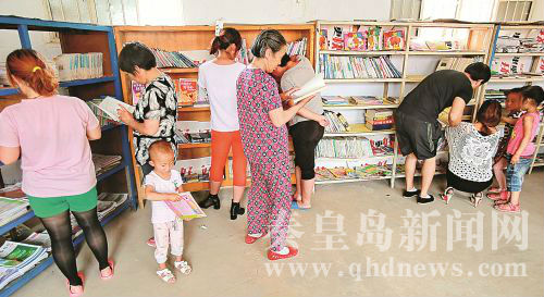 秦皇岛昌黎农民自费建书屋向村民开放(组图)