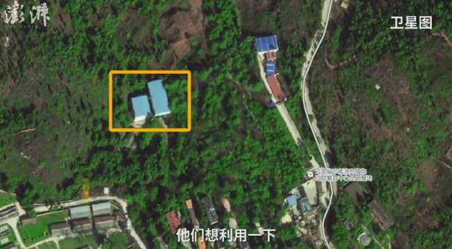 图为该基地卫星图。圈中所示这两栋建筑分别是羽毛球馆和网球馆。这两个建筑正好隐蔽于基地的中央，除非从高空航拍，在围墙外看不出任何痕迹。