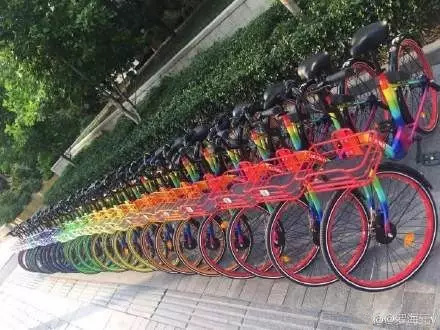 七彩单车。