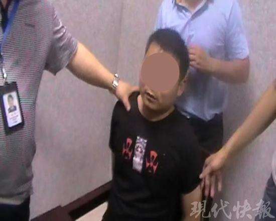 陈某被抓后和网友深情告别，随后他被带到派出所，供述了杀人经过。 警方供图