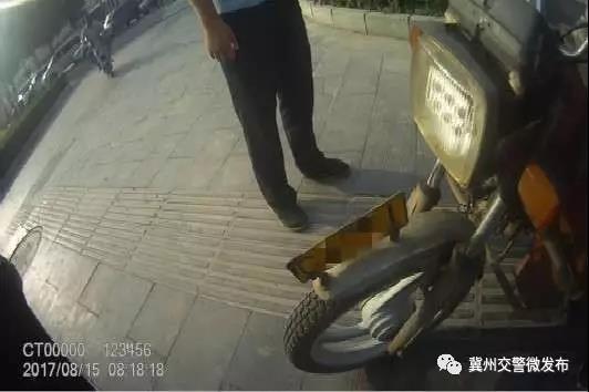 冀州交警查获一辆无证驾驶套牌摩托车