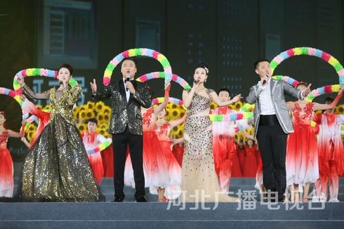 歌曲《不忘初心》。万水千山不忘来时路，鲜血浇灌出花开的国度，不忘初心，继续前进，万水千山，最美中国道路……