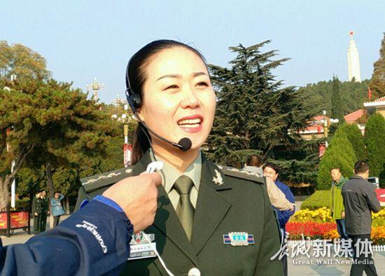 讲解员刘晓晓说，要把老一辈无产阶级革命家的故事宣讲出去。记者 烟成群 摄