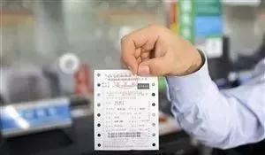 长途客运已经实施了实名制，遗失车票可以免费补办了。